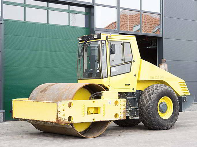 Каток грунтовий BOMAG BW 216 DH-3